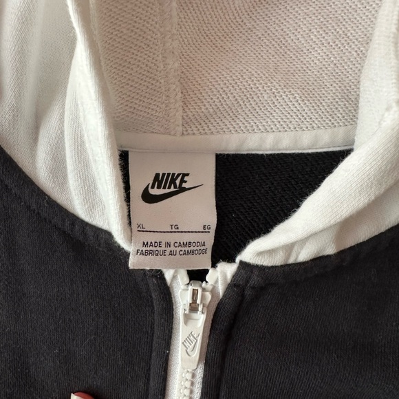 Used- Nike Jacket - Picture 3 of 5